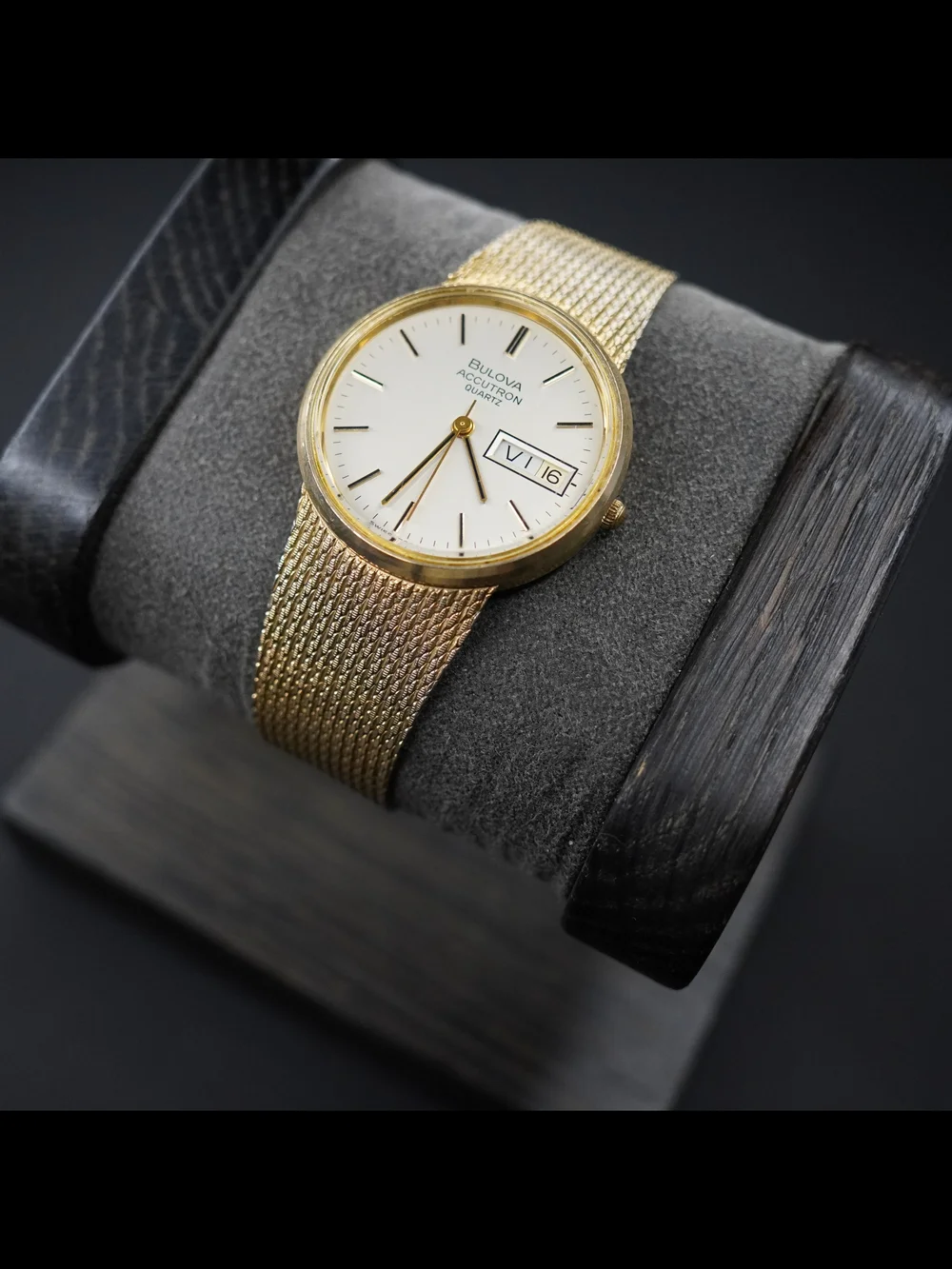 Vintage 1980s Bulova Accutron 10KT Gold Filled Quartz Swiss Day Date Men's Watch